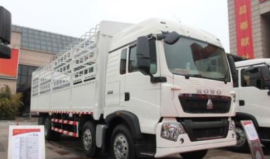 城市道路守護新力量 重汽豪沃T5G210單橋洗掃車與防撞緩沖車外觀深度解析